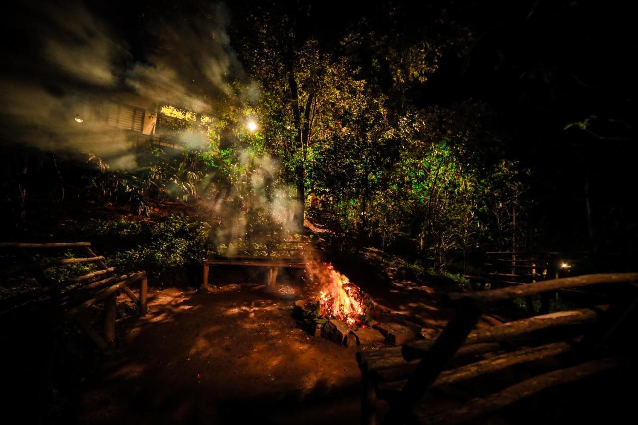 Golden Fern Resort Kanthalloor Экстерьер фото